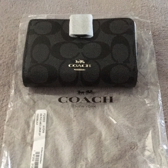 Coach Handbags - NWT Coach Wallet